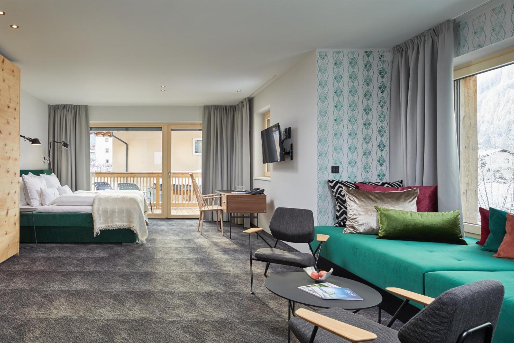 Suite Balcony,1574706284:JPEG